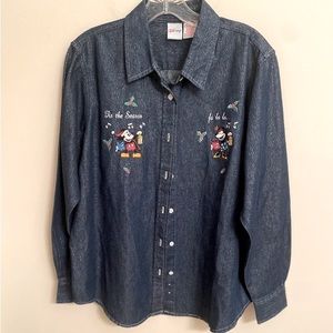 DISNEY Women's Mickey Minnie Christmas Holiday Denim Shirt Size L Long Sleeve